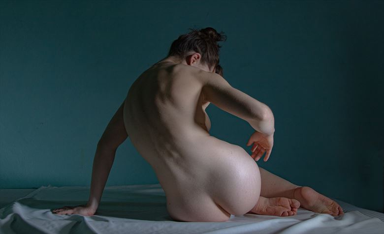 green isolation artistic nude photo by photographer jymdarling