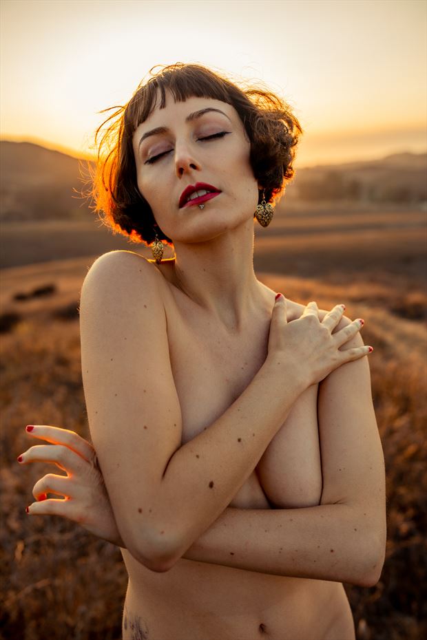 halo artistic nude photo by model louise rosealma
