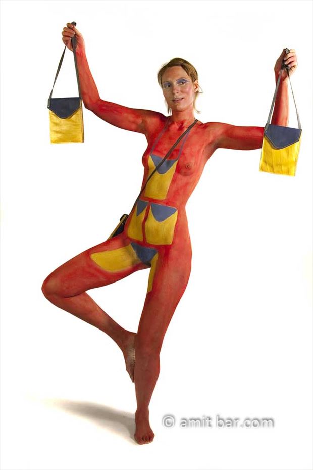 hand bags i body painting artwork by photographer bodypainter