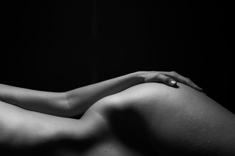 hand on hip artistic nude artwork by photographer gsphotoguy