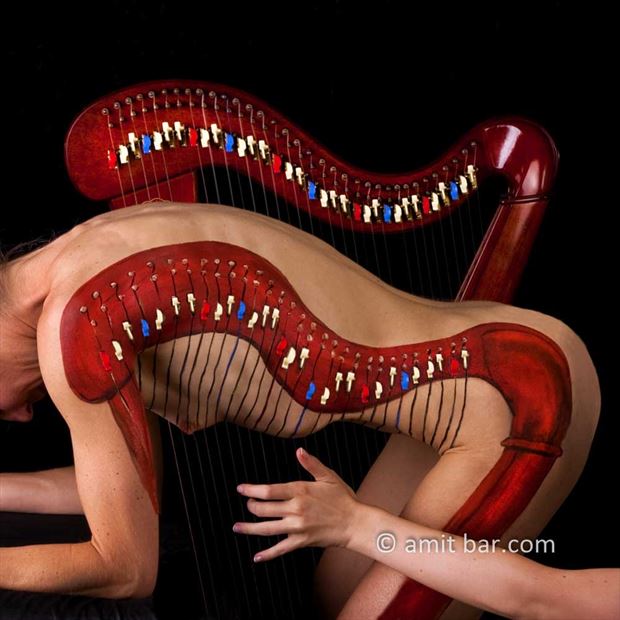 harp body painting artwork by photographer bodypainter