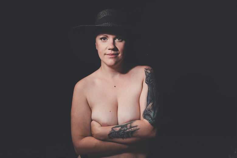 hat artistic nude photo by model trasselzudd