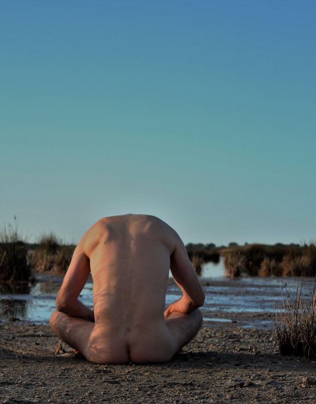 headless artistic nude photo by photographer michel fouch%C3%A9