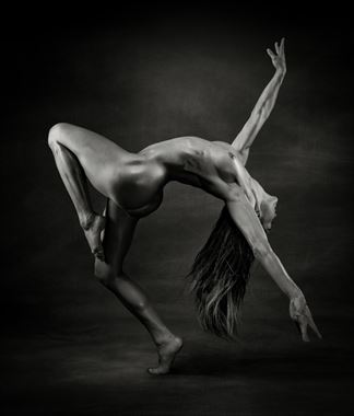 heart of a dancer artistic nude photo by photographer thatzkatz