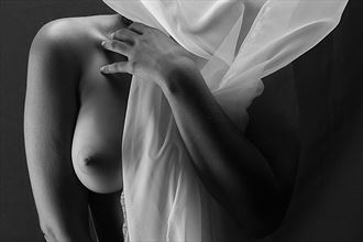 hidden artistic nude photo by photographer hermanodani