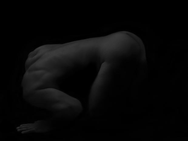 hide like an ostrich artistic nude photo by photographer martgrainy