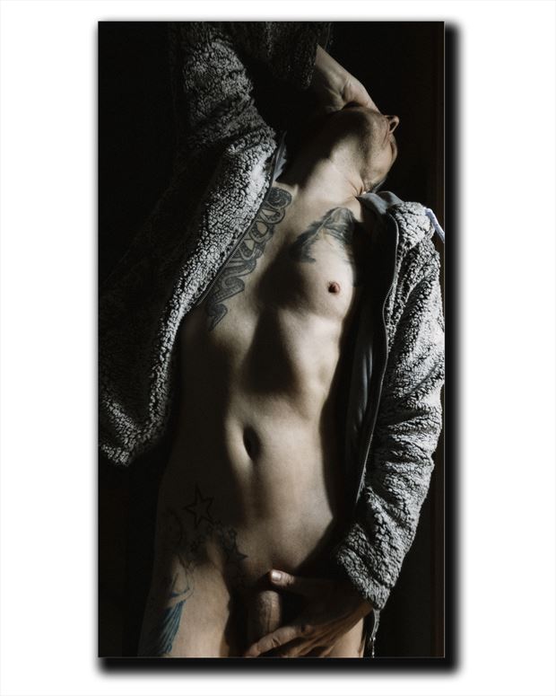 hiding artistic nude photo by model marschmellow