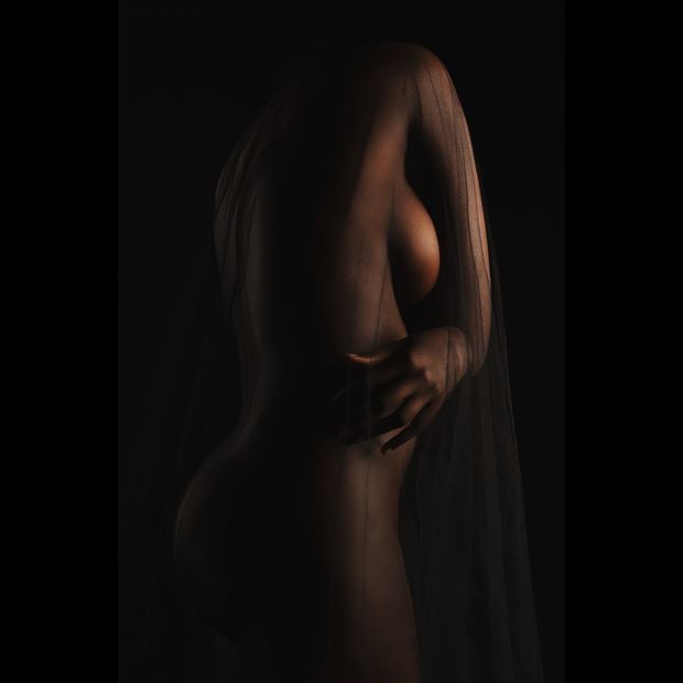 hiding artistic nude photo by photographer tommipxls