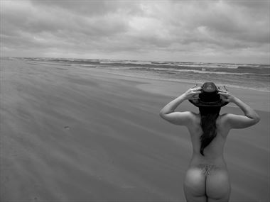 hold your hat artistic nude photo by photographer andre