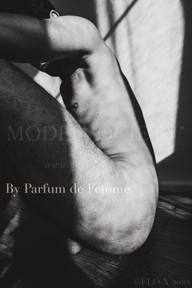 homme nu sur parquet artistic nude photo by photographer parfum de femme