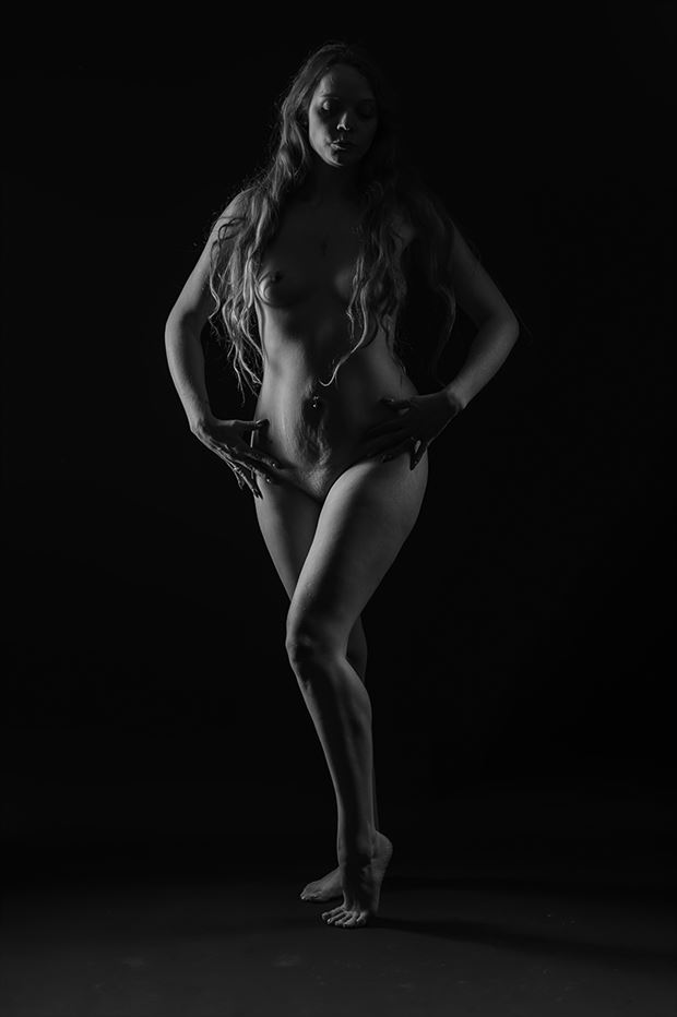 hourglass artistic nude photo by model sarabunnyxoxo