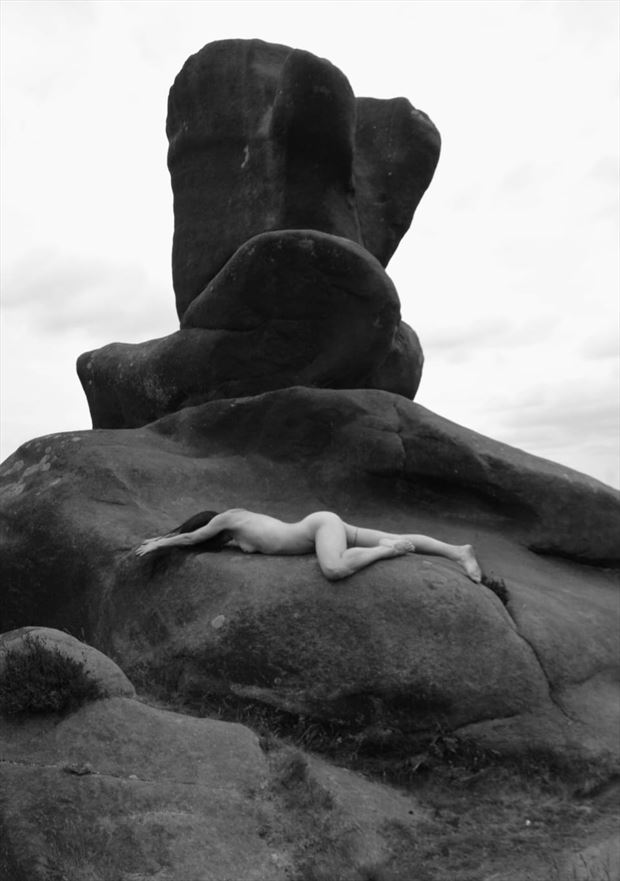 hug the rock artistic nude photo by model blackswann_portfolio
