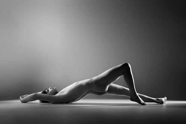 i had a nice stretch artistic nude photo by model zilo