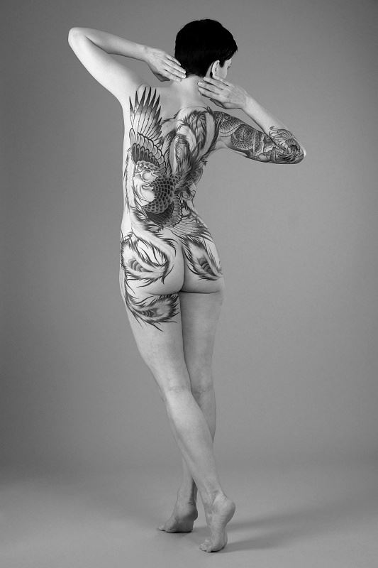 illuminated lady artistic nude photo by photographer anders bildmakare