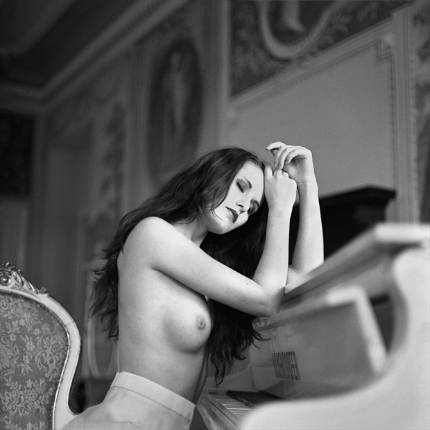 imagine Artistic Nude Photo by Photographer Iwona Aleksandrowicz