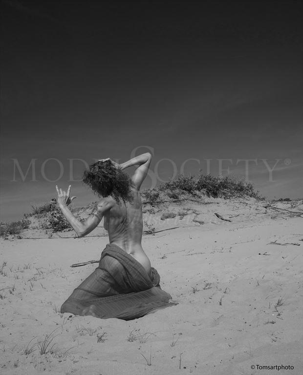 implied nude artwork by photographer tomsartphoto