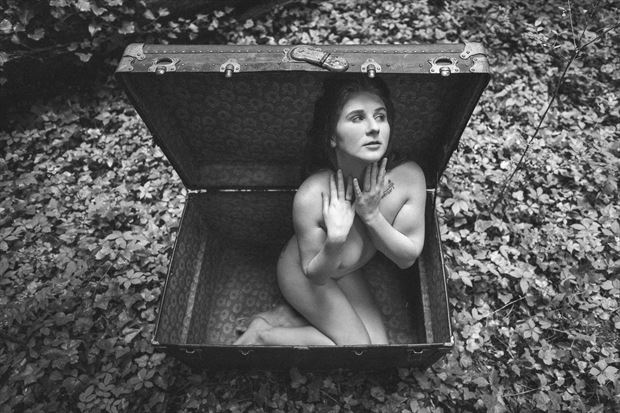 in a box nature photo by model jade_ashh