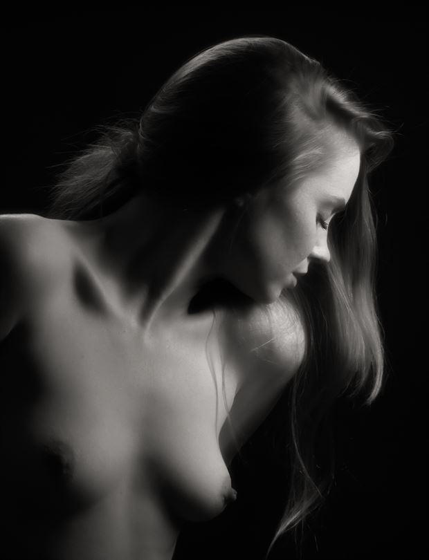 in a mellow tone artistic nude photo by photographer excelsior
