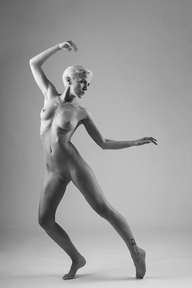 in the move artistic nude photo by photographer modella foto
