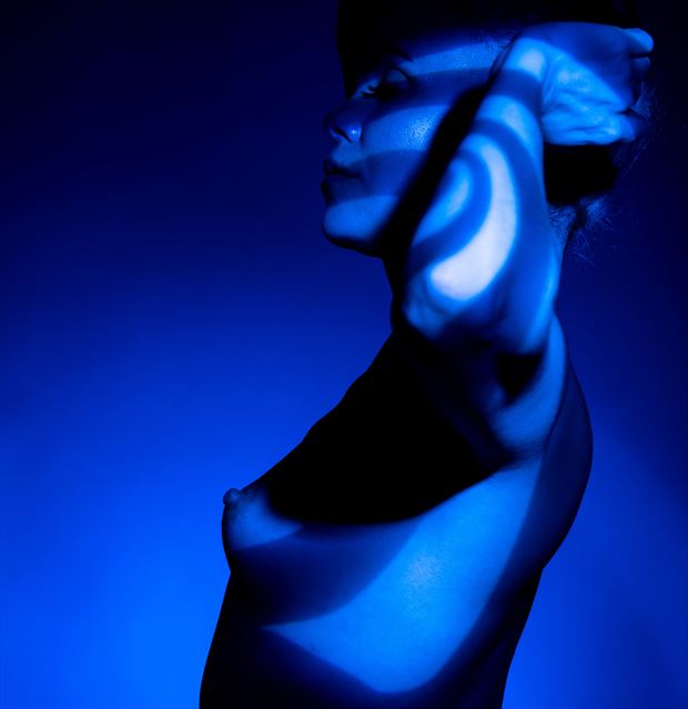 into the blue artistic nude photo by photographer evan