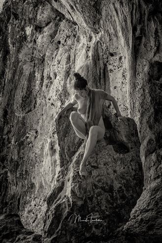 into the cave artistic nude photo by photographer manolis tsantakis