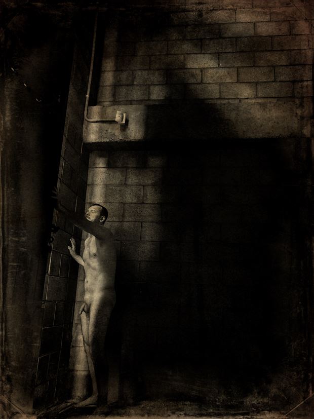isolation artistic nude photo by photographer gustavo combariza