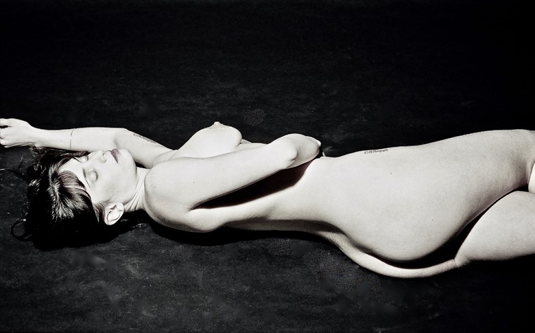 jennifer columbo artistic nude photo by photographer macro