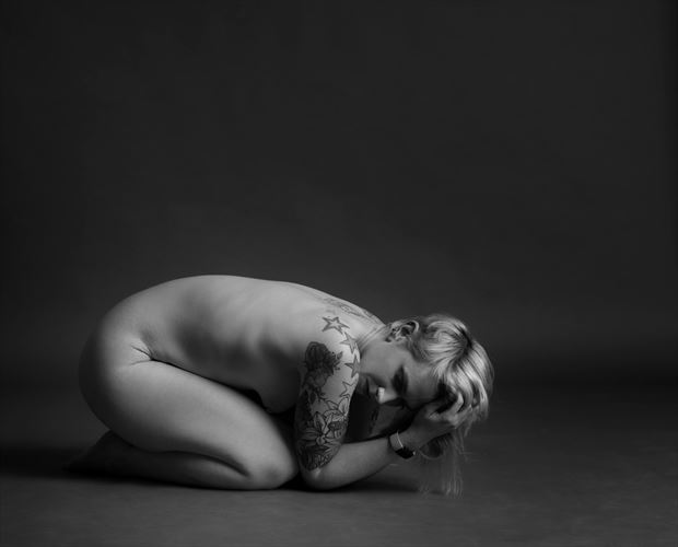 jocey artistic nude photo by photographer richard byrne