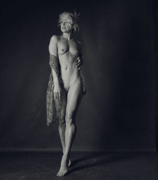 julia artistic nude photo by photographer bernard r