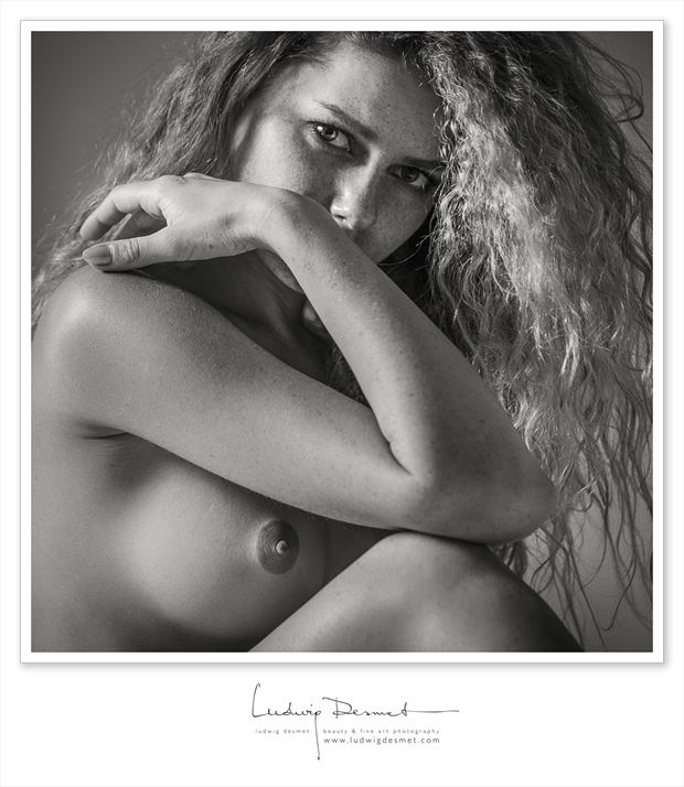 julia ii artistic nude photo by photographer ludwigdesmet