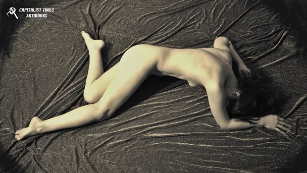 julia on gold artistic nude photo by photographer capitalist tools