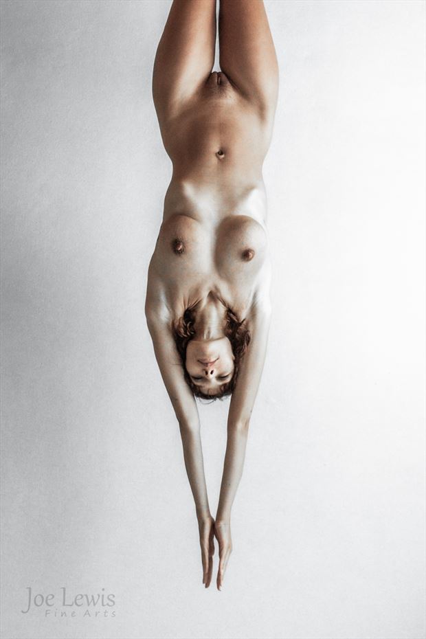 juliet ramone displays impeccable form artistic nude photo by photographer joe lewis fine arts