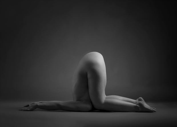 keira artistic nude photo by photographer richard byrne