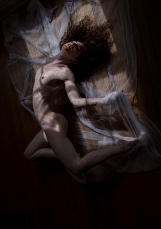keira flying artistic nude photo by artist kevin stiles