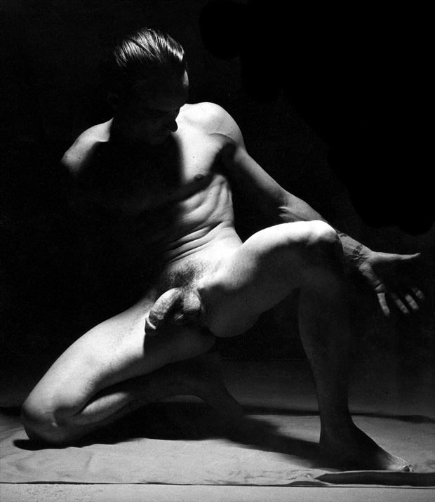 kneel a self portrait washington dc 1968 artistic nude photo by photographer j wayne higgs