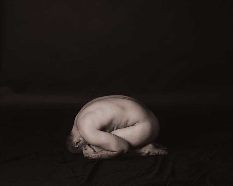 kneeling artistic nude photo by photographer irreverent imagery