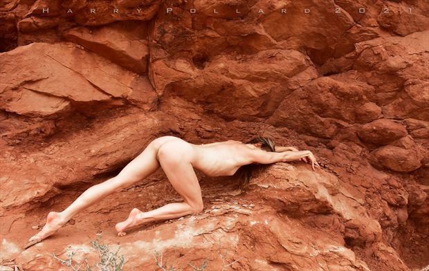 kneeling sort of artistic nude photo by photographer shootist