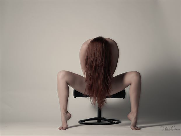 kowtowing artistic nude photo by photographer patriks
