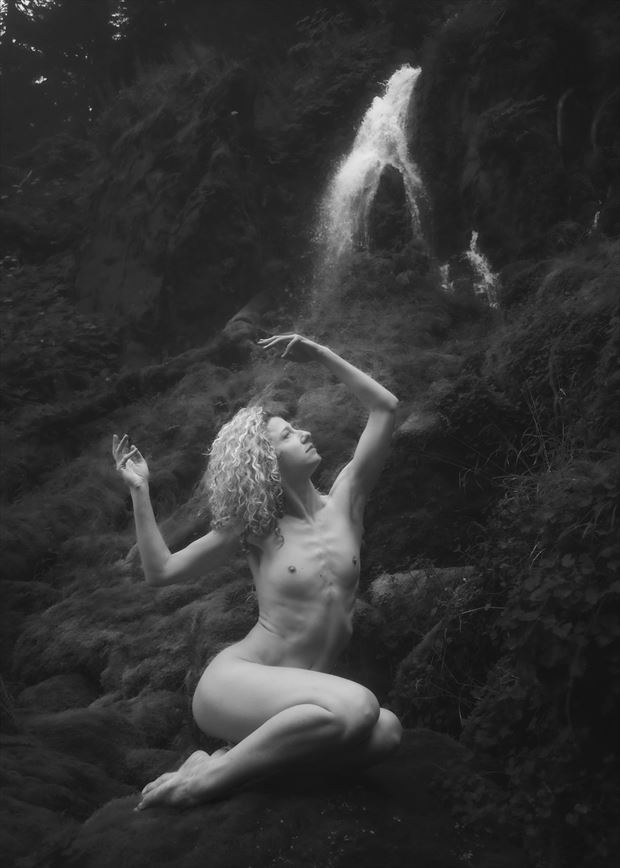 l invocateur de l eau artistic nude photo by photographer the artlaw