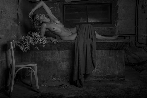 la salle d eau artistic nude photo by photographer robert koudijs