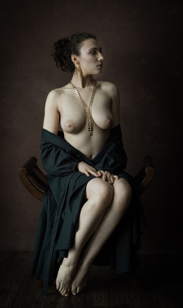 lady with necklace sensual photo by photographer majo