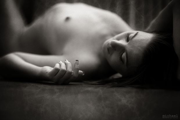 laying artistic nude photo by photographer mountography