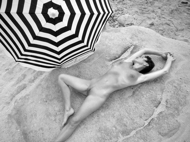 le parasol octogonal 2 artistic nude photo by photographer dick