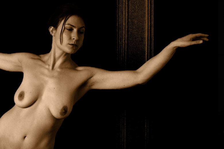 leaning artistic nude photo by photographer jyves