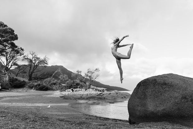 leap artistic nude photo by model riley jade