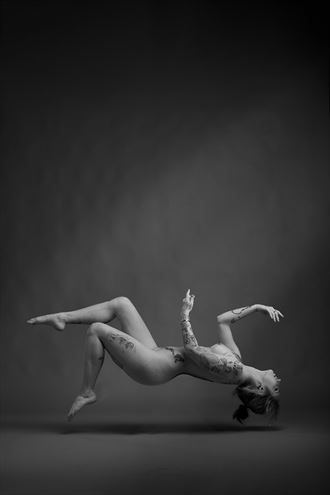 levitation artistic nude photo by photographer edsger