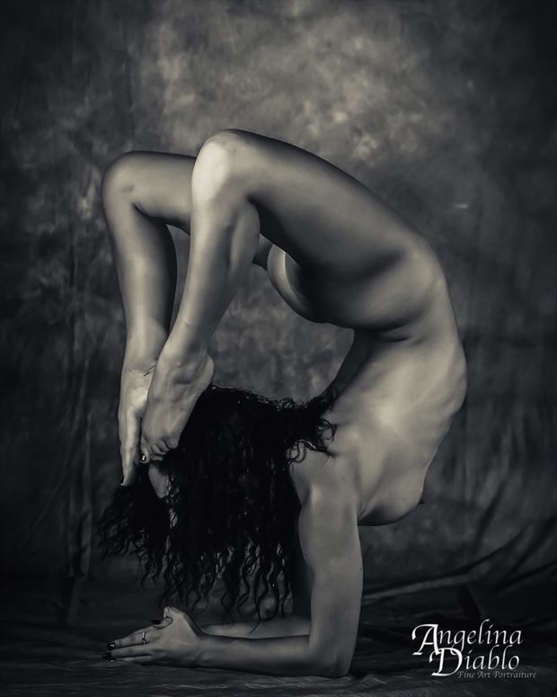 lift ii artistic nude photo by photographer angelina diablo