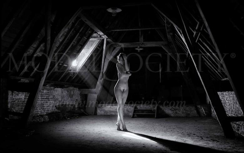 light Artistic Nude Photo by Photographer BenErnst