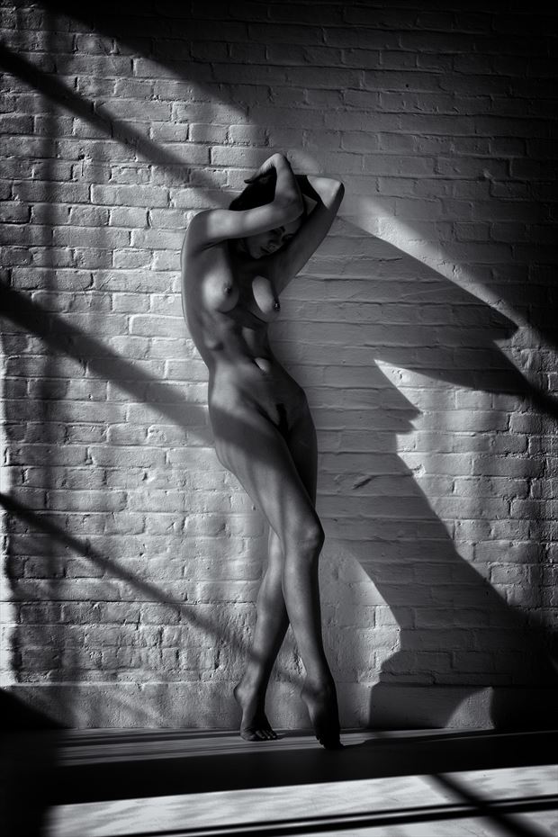 light and shadow artistic nude photo by photographer benernst