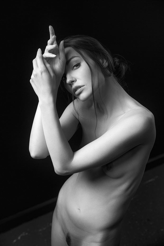 light and shadow artistic nude photo by photographer jonathan c
